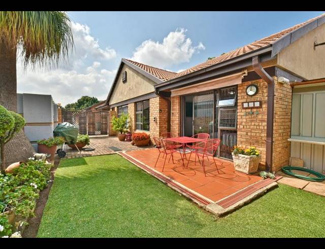 3 BEDROOM TOWNHOUSE FOR SALE IN NEW REDRUTH